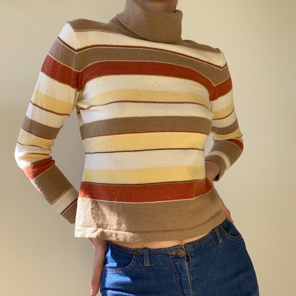 70s style neutral horizontal striped turtleneck - Picture 2 of 3